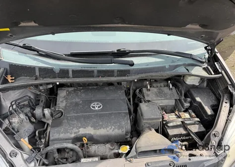 2012 Toyota Sienna Le z USA, uszkodzony, nr VIN 5TDKK3DC9CS257572